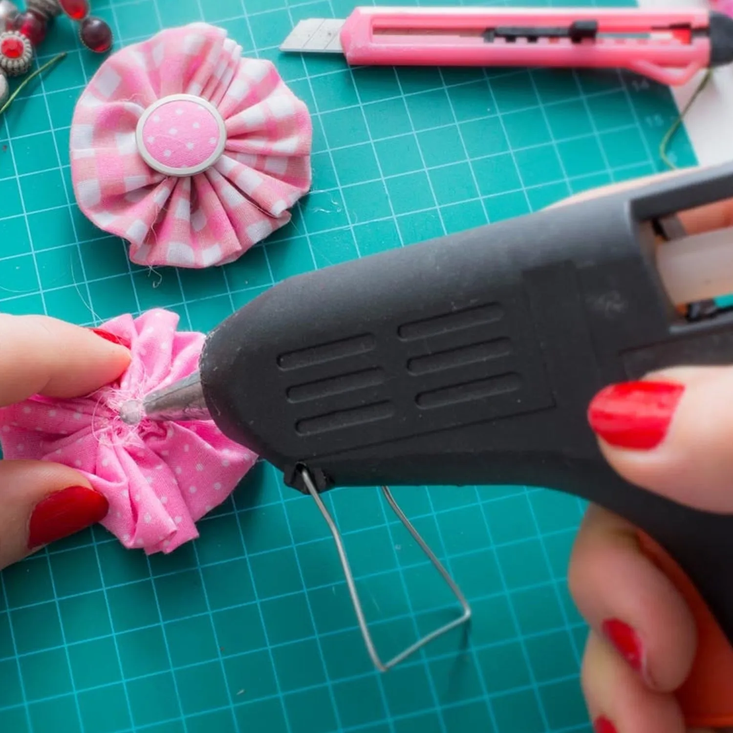 0530 Professional Hot Melt Glue Gun with Rapid Heating and Quick Melt Glue Gun For Multiuse