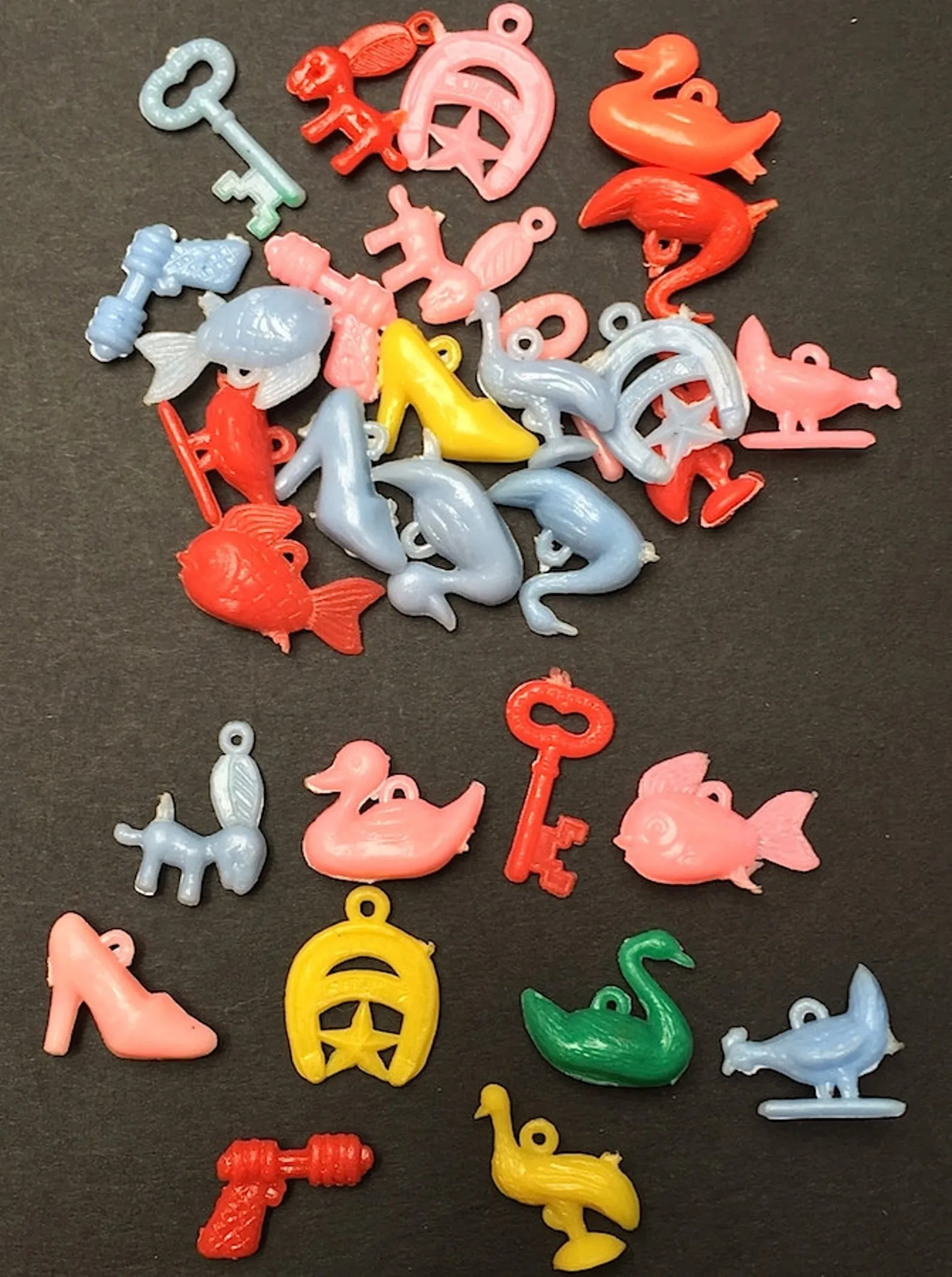 30 Tiny Vintage Plastic Gumball Charms - Keys, Space Guns, Stars, Shoes, Ducks etc