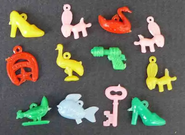 30 Tiny Vintage Plastic Gumball Charms - Keys, Space Guns, Stars, Shoes, Ducks etc