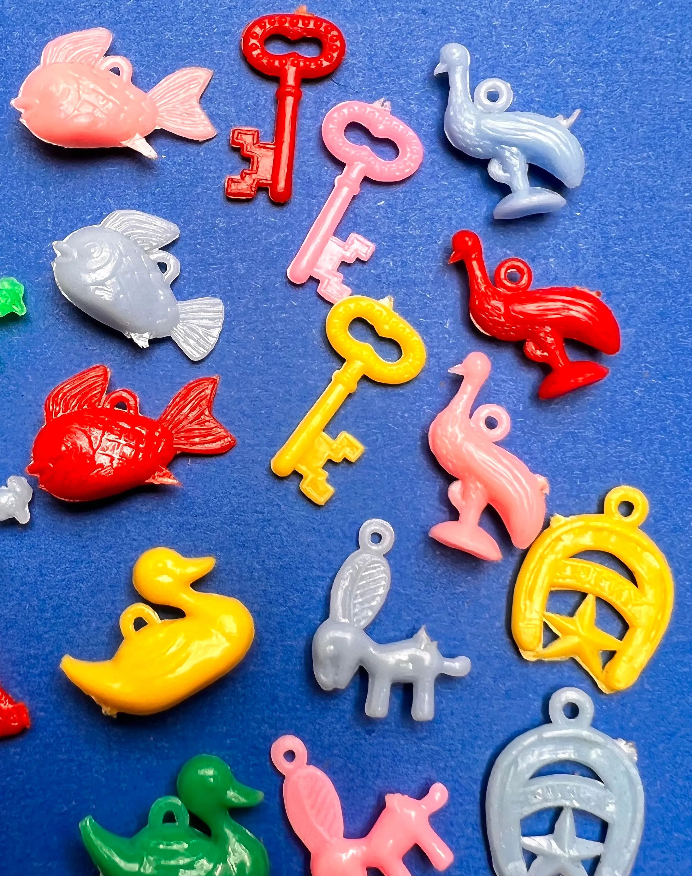 30 Tiny Vintage Plastic Gumball Charms - Keys, Space Guns, Stars, Shoes, Ducks etc